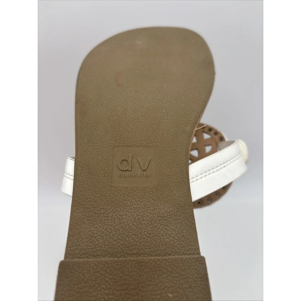 DV Dolce Vita Women's Jalisca Medallion Thong Sandal Size 8.5White Faux Leather